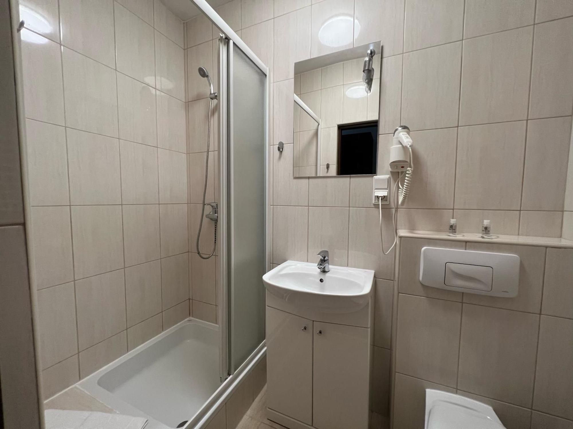 Centrum Konferencyjno-Apartamentowe Mrowka Warszawa Eksteriør bilde