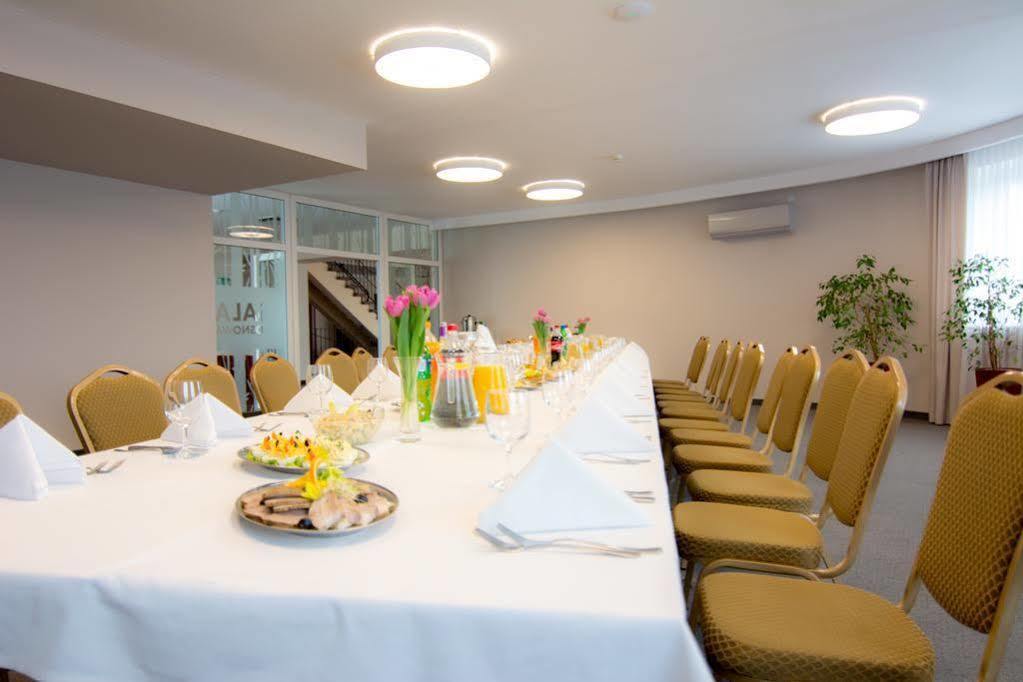Centrum Konferencyjno-Apartamentowe Mrowka Warszawa Eksteriør bilde